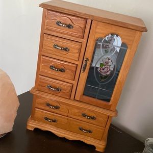 Wooden jewelry box